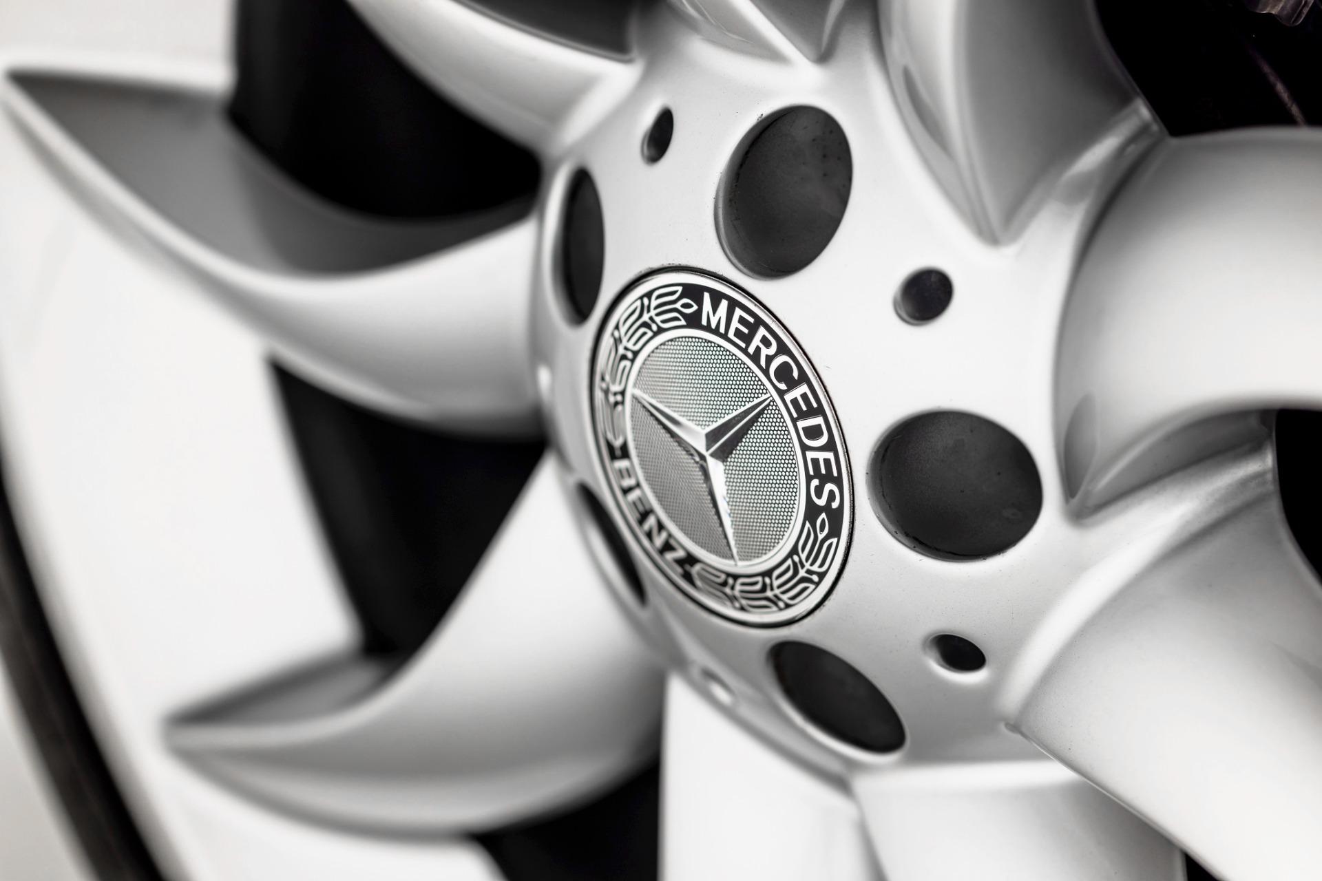 Used-2009-Mercedes-Benz-SLR-McLaren