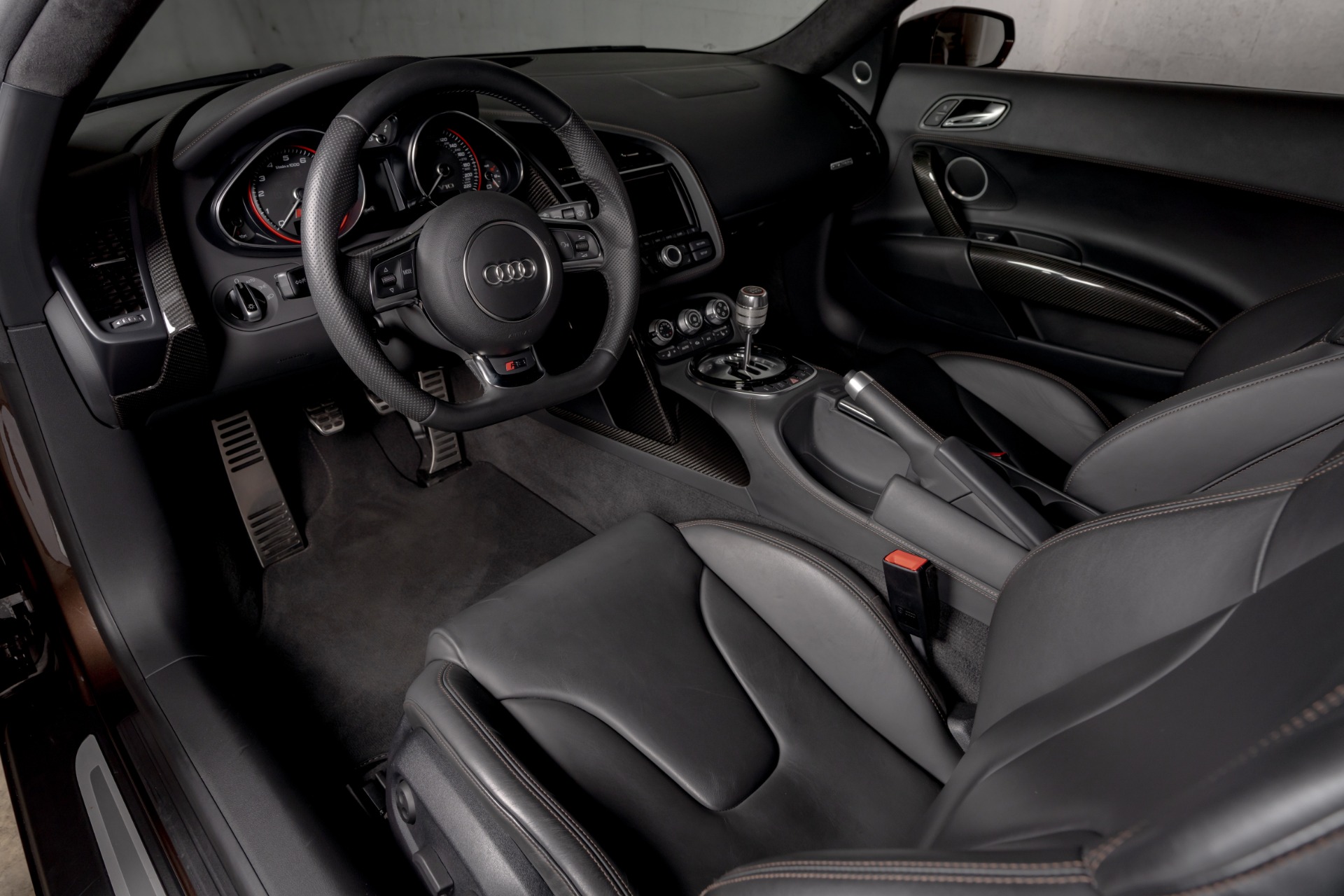 Used-2015-Audi-R8-52-quattro