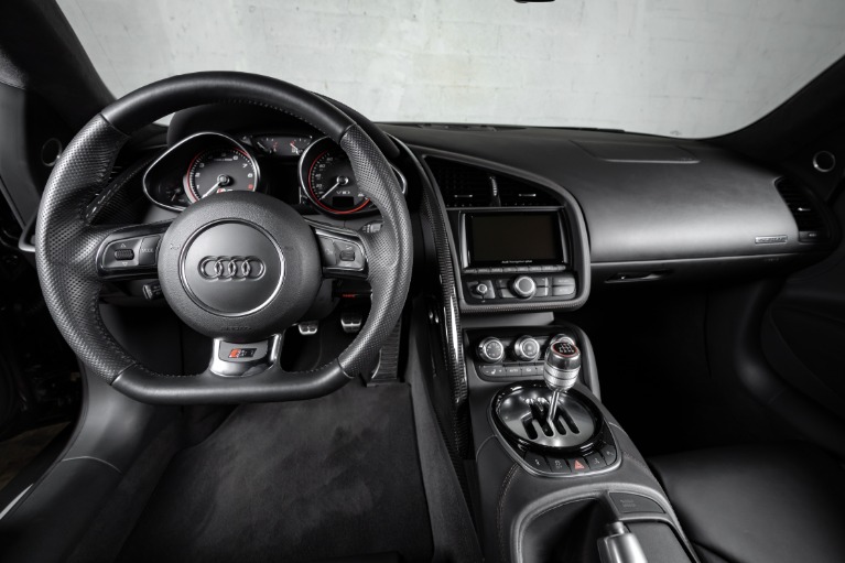 Used-2015-Audi-R8-52-quattro