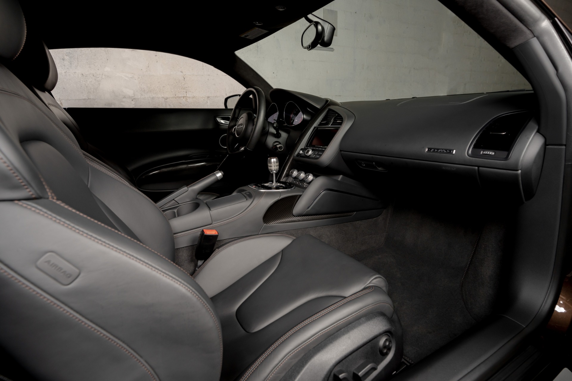 Used-2015-Audi-R8-52-quattro