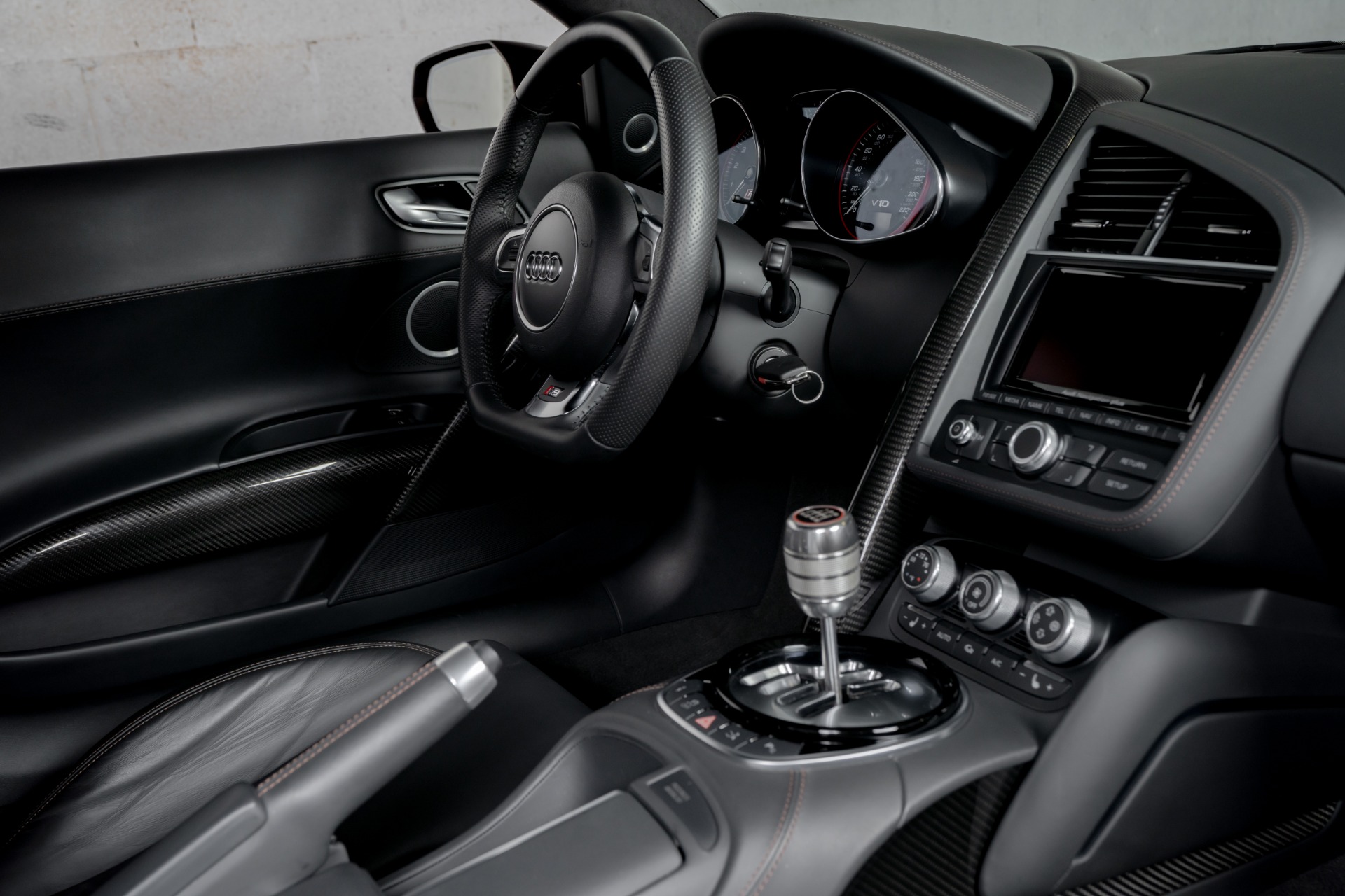 Used-2015-Audi-R8-52-quattro