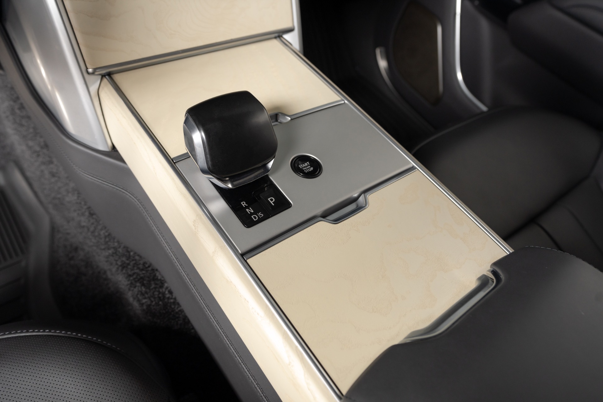 Used-2024-Land-Rover-Range-Rover-SV-Autobiography