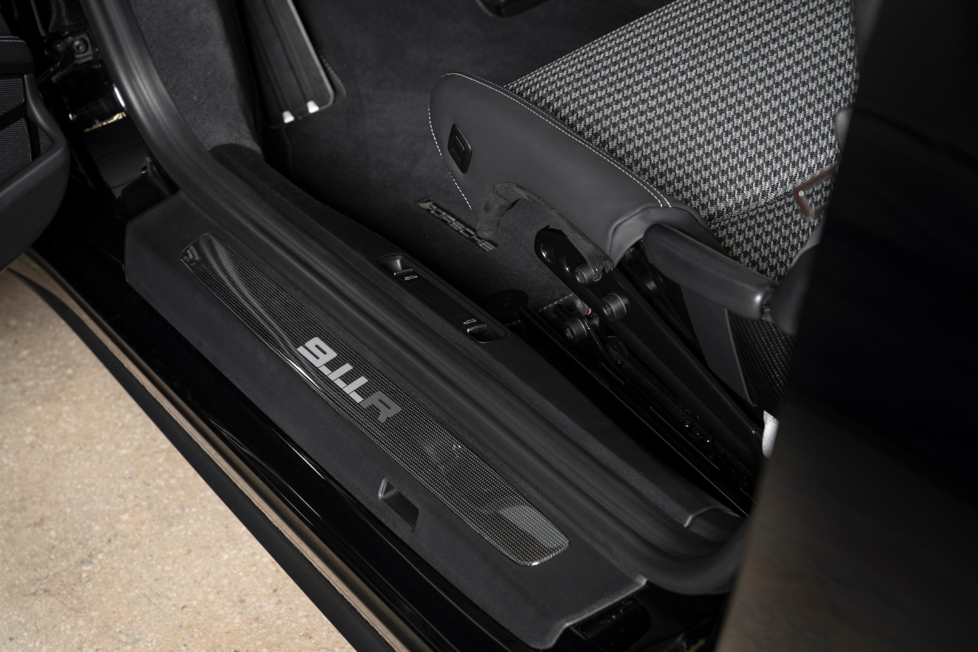 Used-2016-Porsche-911-R