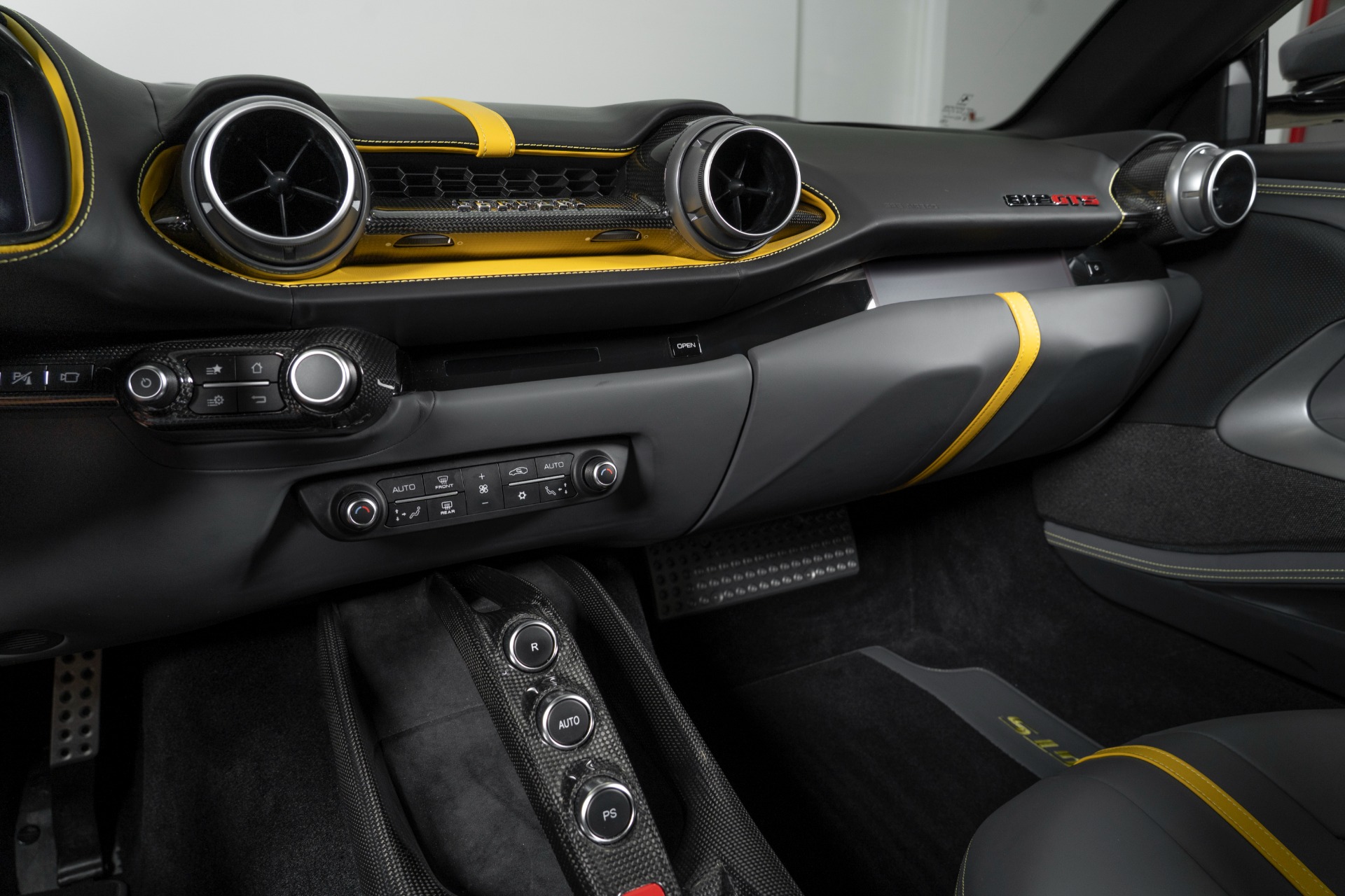 Used-2023-Ferrari-812-GTS