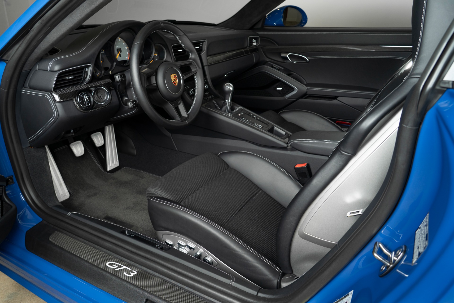 Used-2018-Porsche-911-GT3-Touring