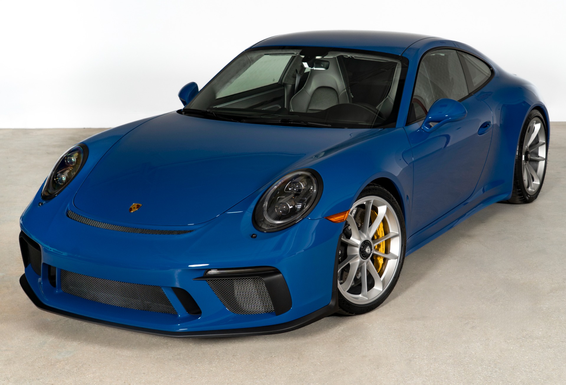Used-2018-Porsche-911-GT3-Touring