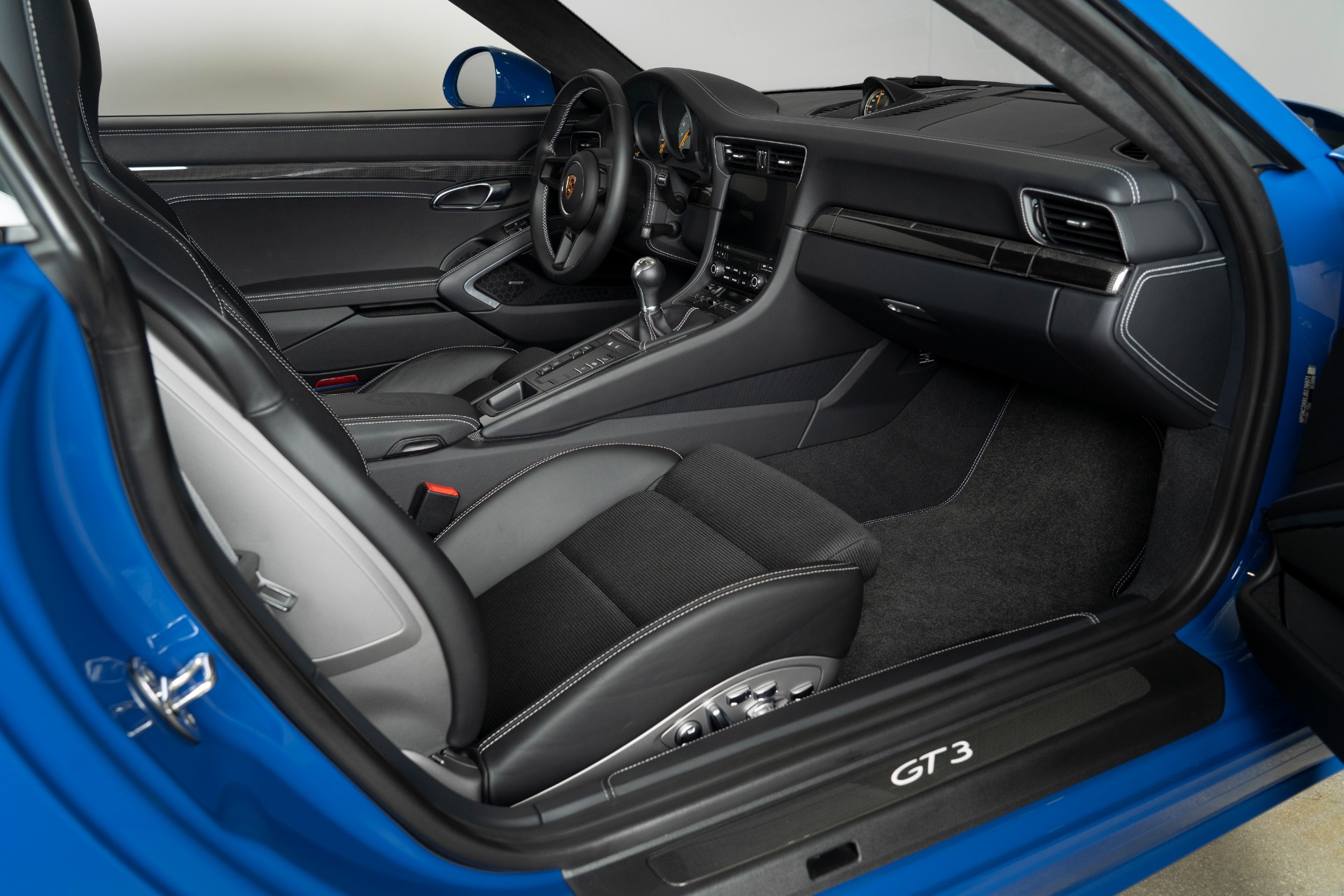 Used-2018-Porsche-911-GT3-Touring