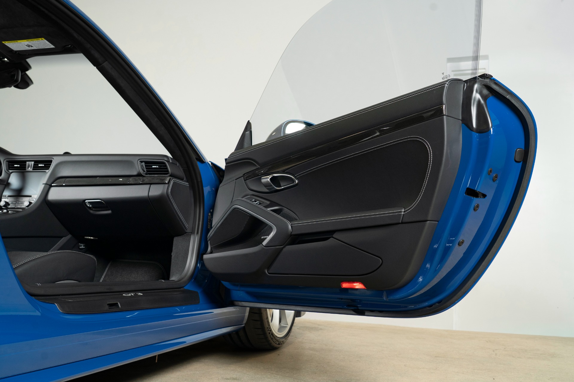 Used-2018-Porsche-911-GT3-Touring