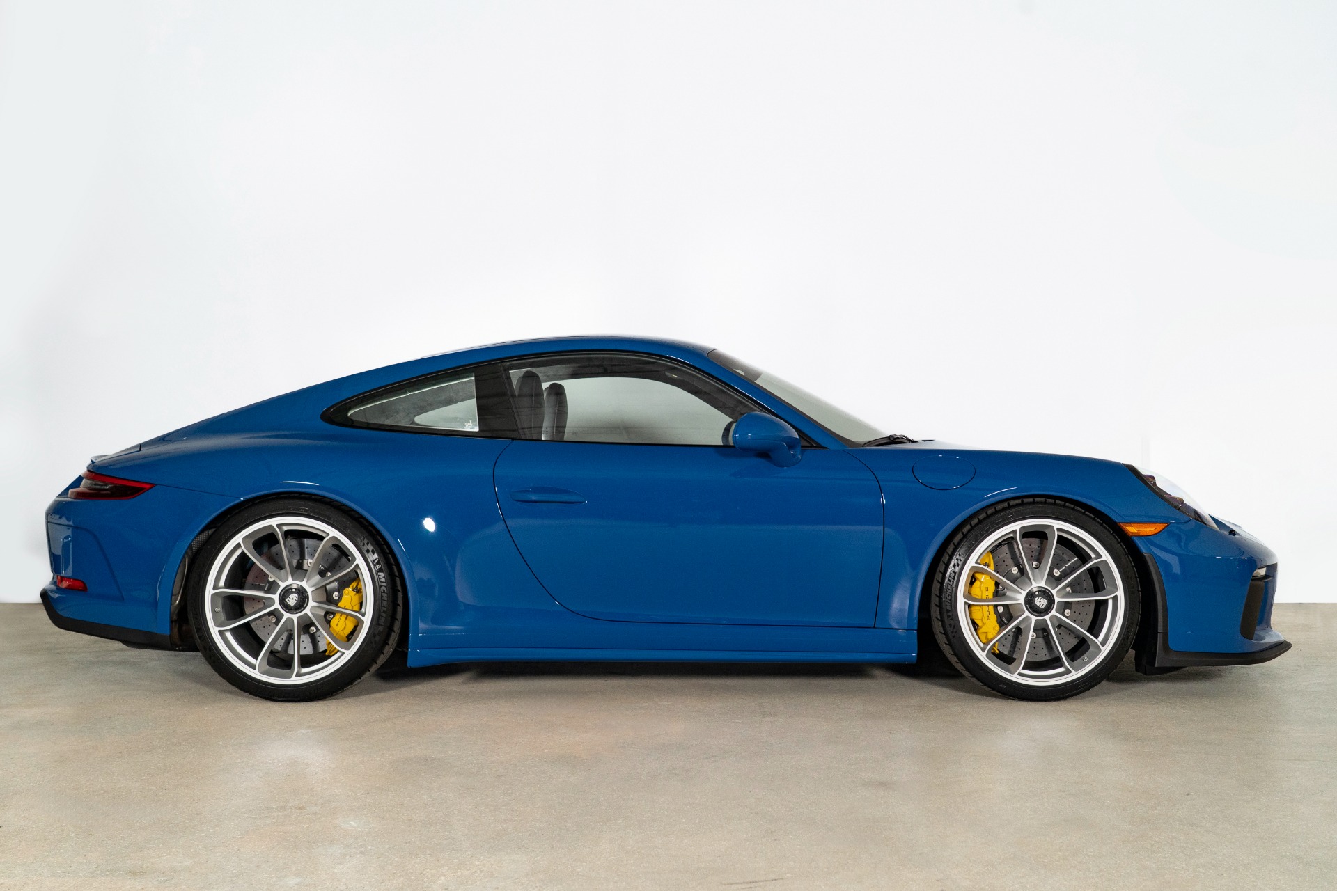 Used-2018-Porsche-911-GT3-Touring