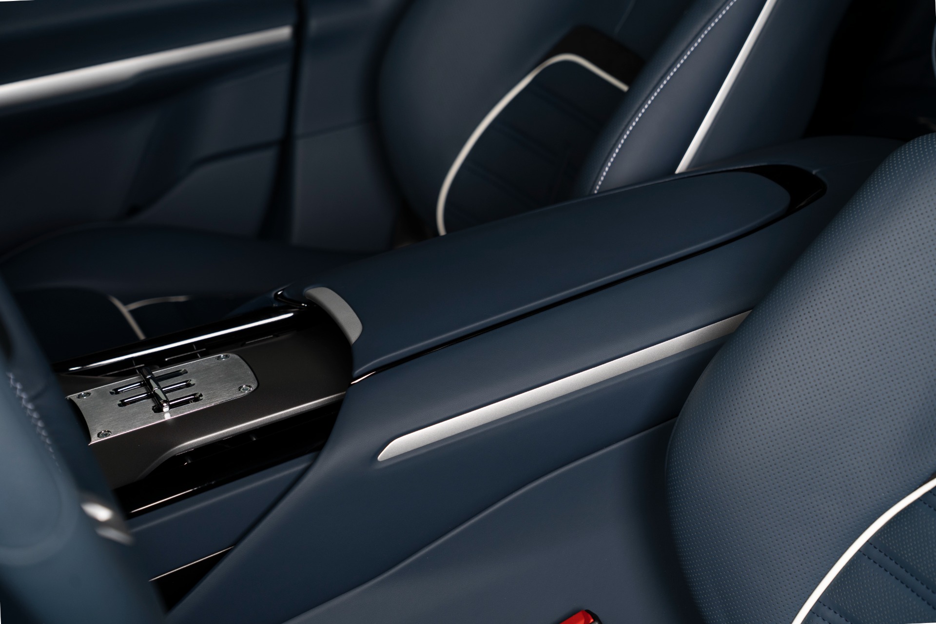 Used-2025-Ferrari-Purosangue