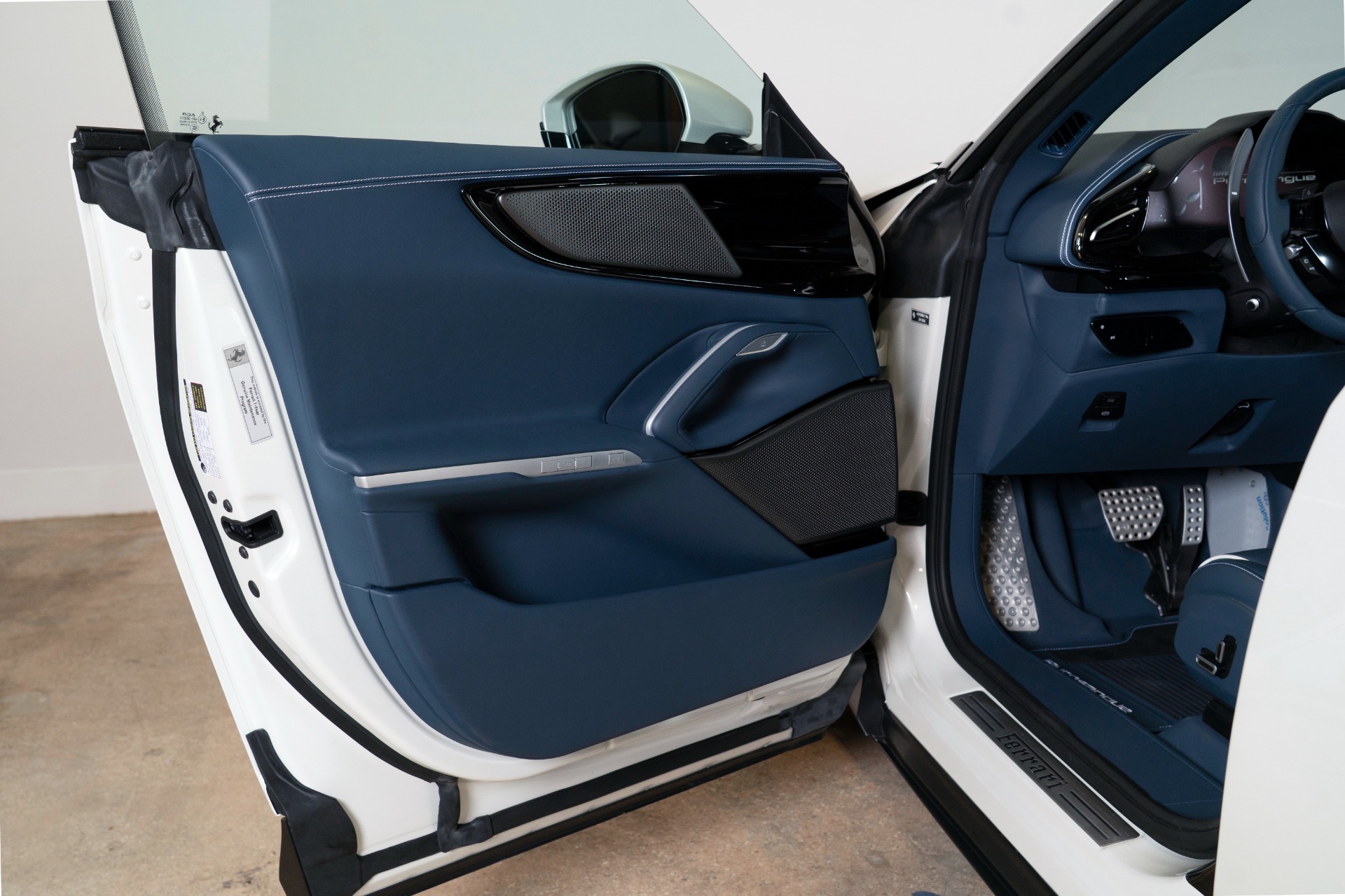 Used-2025-Ferrari-Purosangue