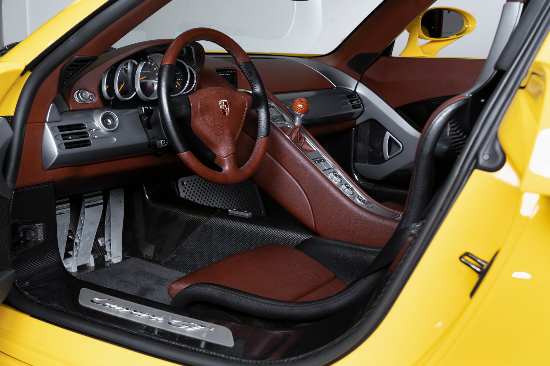 Used-2005-Porsche-Carrera-GT