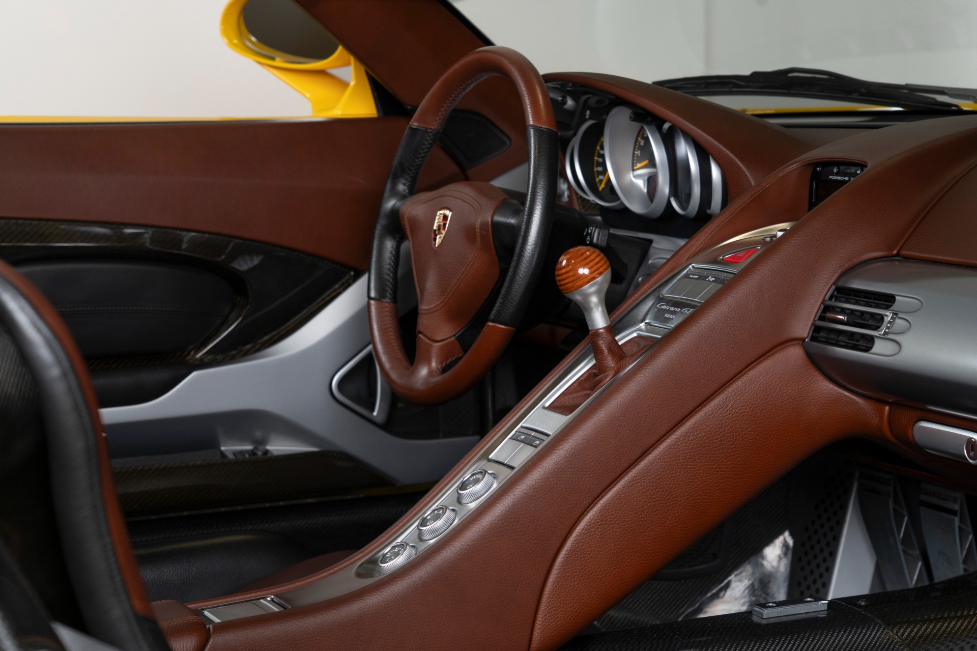 Used-2005-Porsche-Carrera-GT