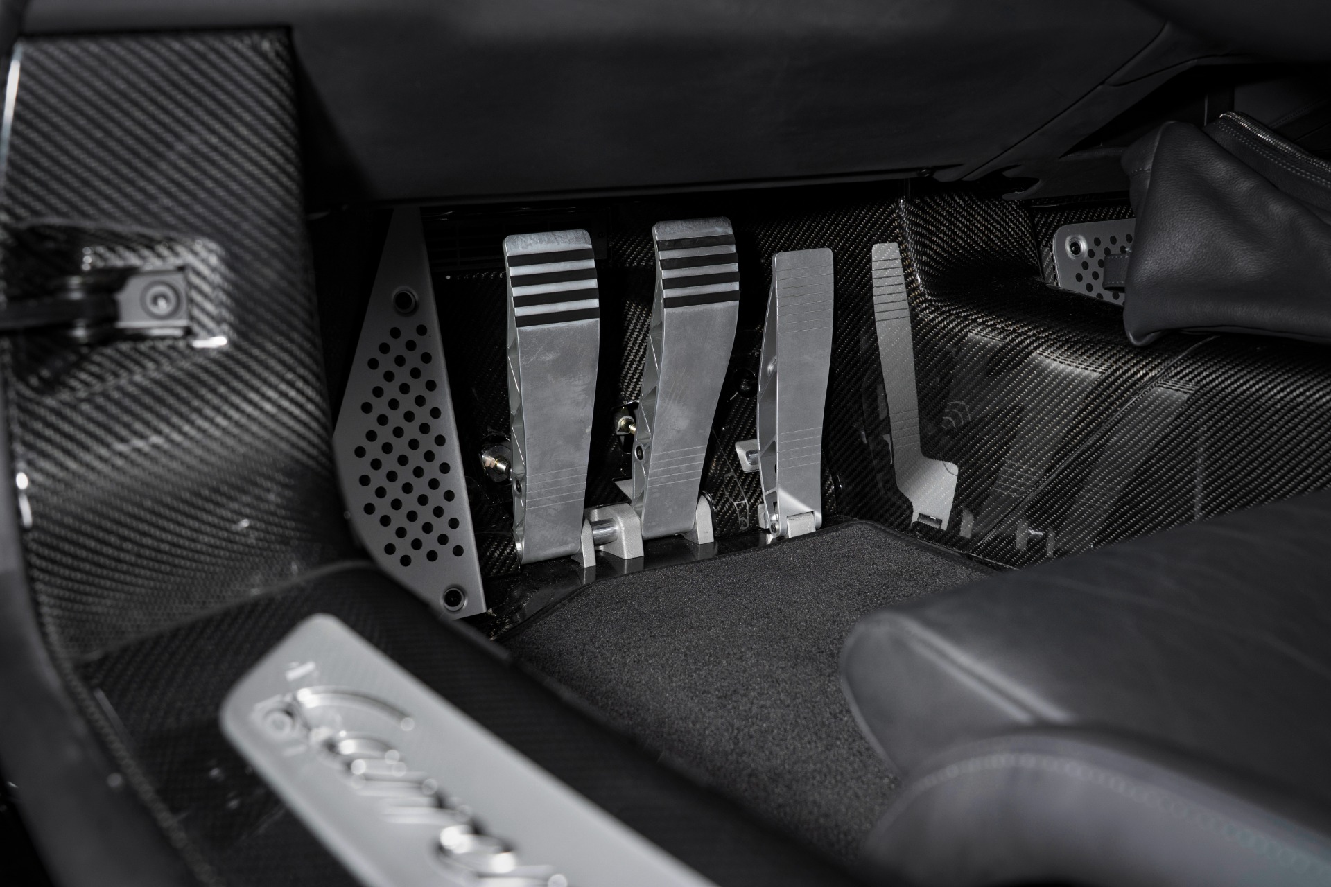 Used-2005-Porsche-Carrera-GT