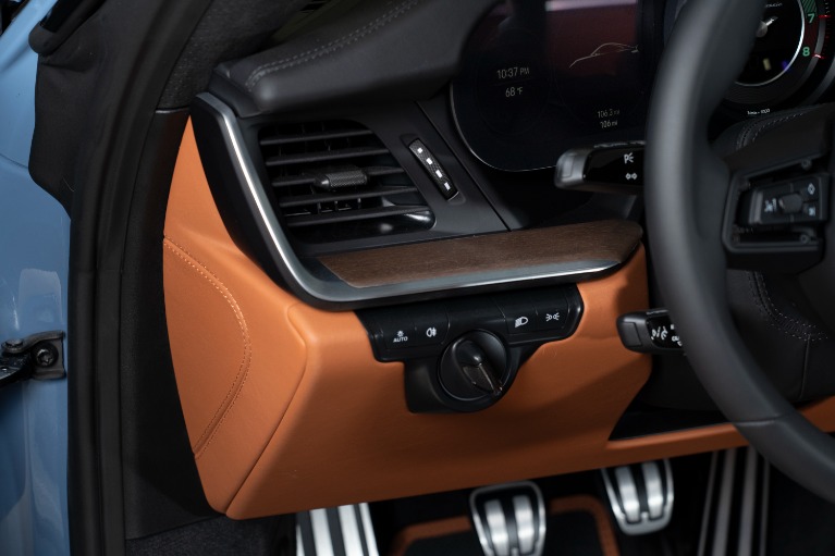 Used-2023-Porsche-911-Sport-Classic