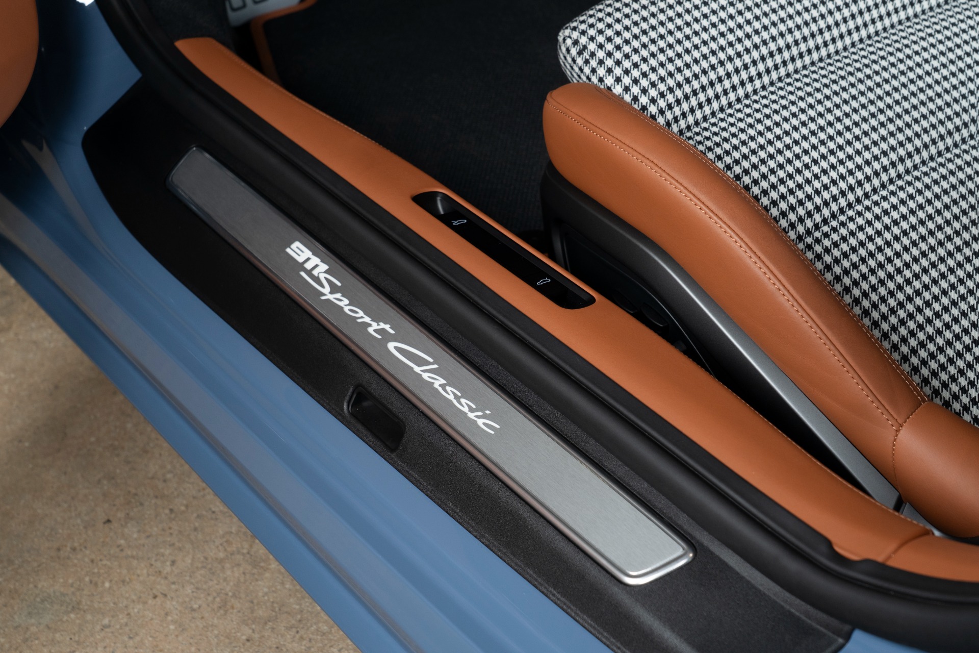 Used-2023-Porsche-911-Sport-Classic