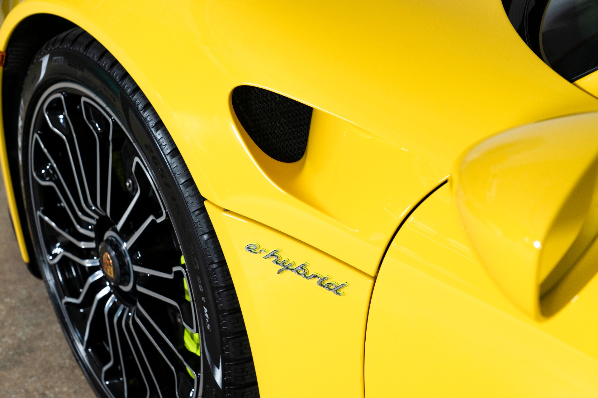 Used-2015-Porsche-918-Spyder