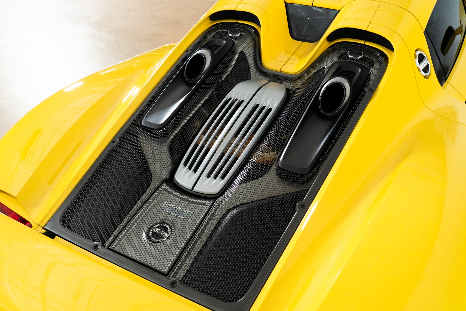 Used-2015-Porsche-918-Spyder