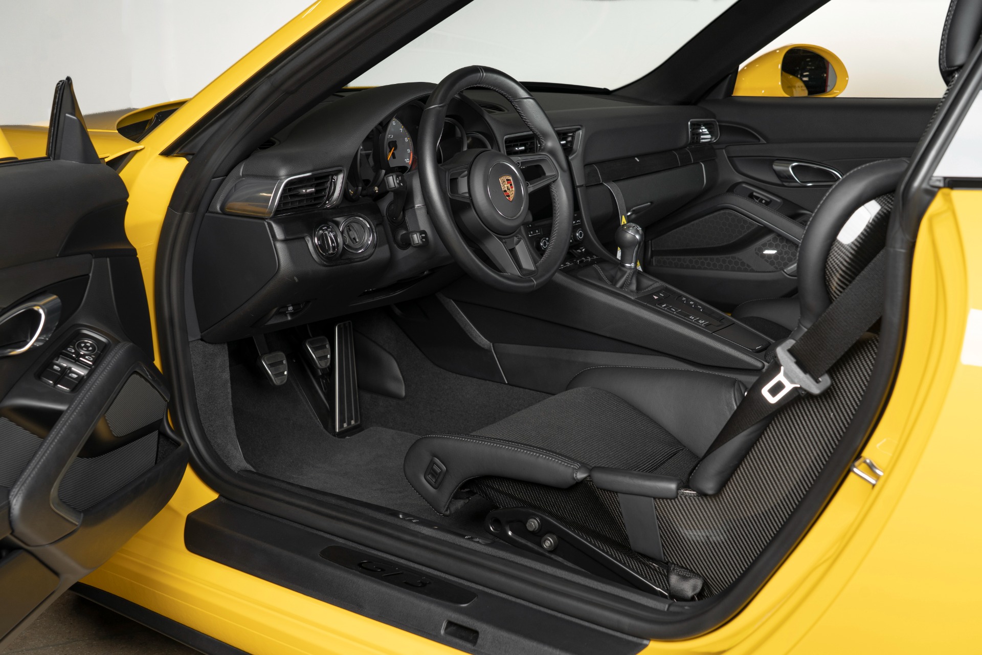 Used-2019-Porsche-911-GT3-Touring